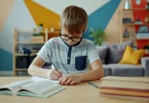 Volta às aulas acende o alerta para a miopia infantil