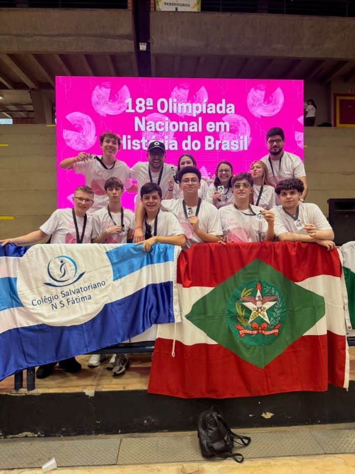 Entre mais de 65 mil equipes, estudantes de Florianópolis chegam à final nacional de Olimpíada de História e conquistam medalhas