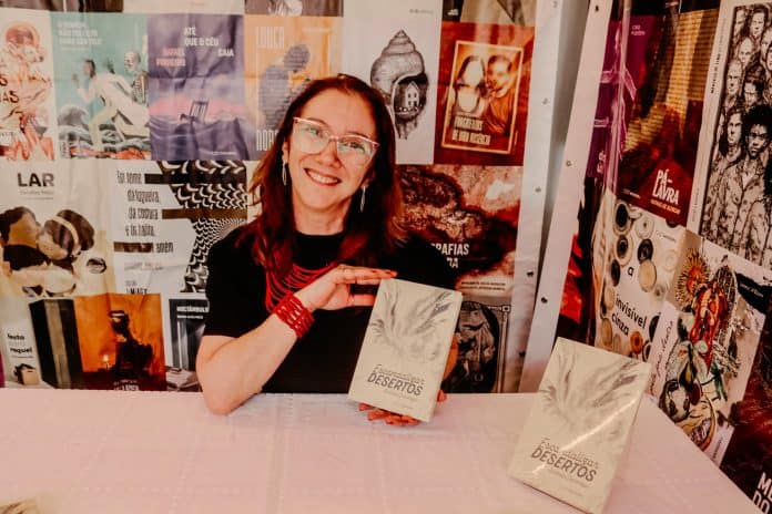 Andreia Dacoregio lança o livro “Escandalizar Desertos” na Fundação Cultural Badesc