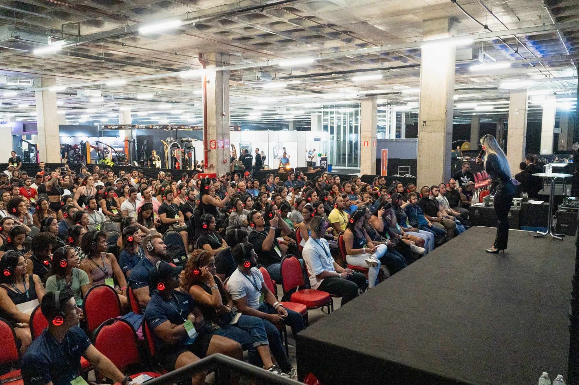 Público em edição anterior do ENAF, evento de fitness e saúde