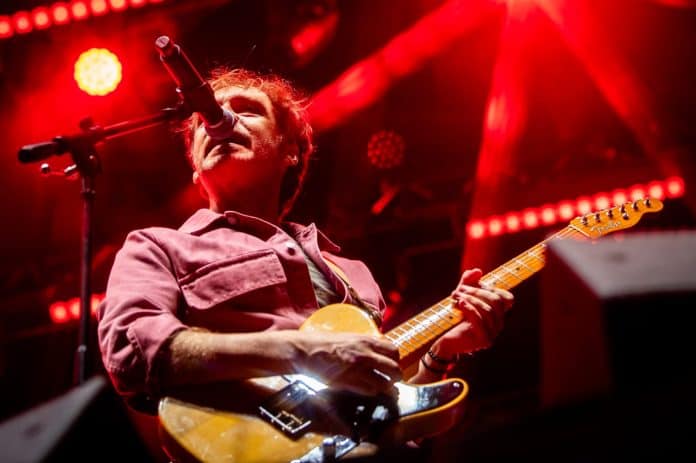 Riding with Clapton: guitarristas catarinenses celebram o mestre no Teatro Ademir Rosa