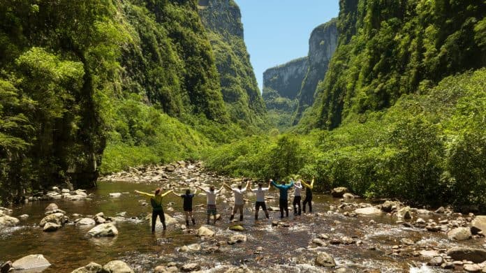 Paisagem aérea de destino turístico catarinense apoiado por projetos do Sebrae/SC