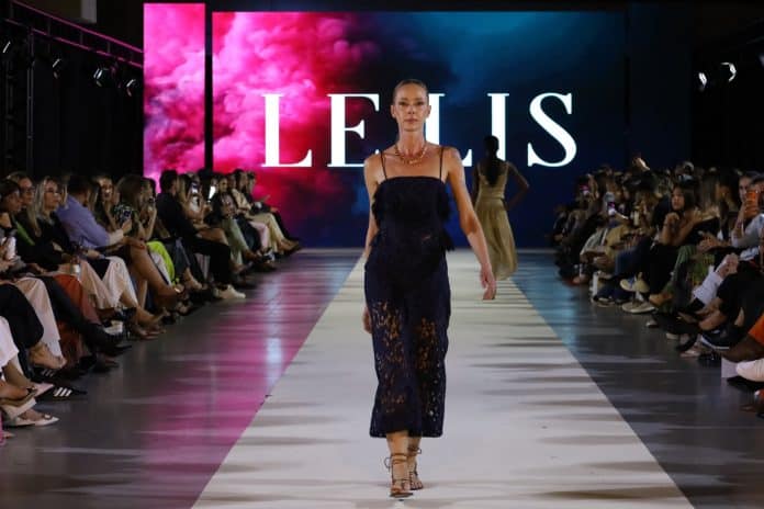 Desfile da Le Lis na segunda noite do Santa Catarina Fashion Week 2026 no Floripa Airport