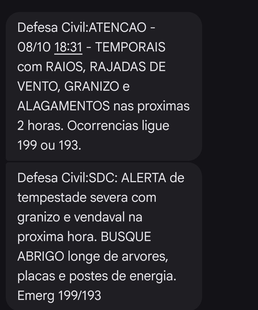 Mensagens de alerta da Defesa Civil recebidas no celular: temporais com raios, rajadas de vento, granizo e alagamentos e alerta de tempestade severa com granizo e vendaval