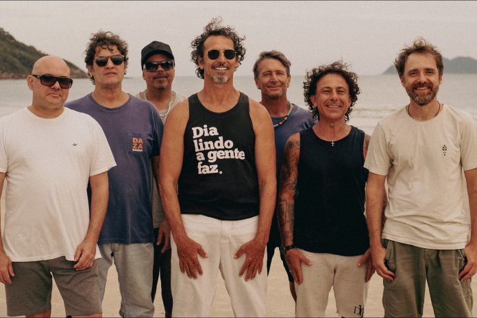 Banda Dazaranha em show, uma das atrações do Carnaval 2027 de Florianópolis