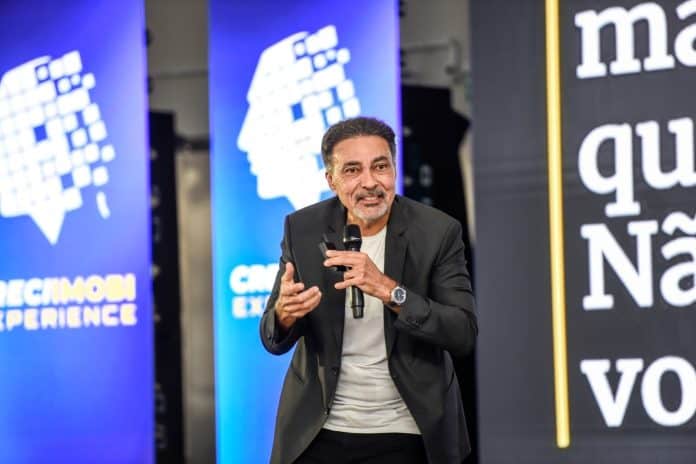 Paulo Angelim, mentor de corretores e palestrante do evento Alta Performance em Vendas do CRECI-SC