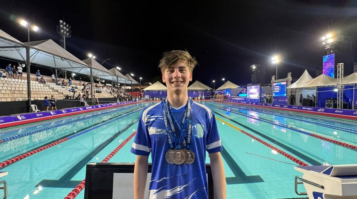 O nadador Fabrizio Simione, do Lira Tênis Clube, campeão dos 100 metros borboleta no Troféu Chico Piscina