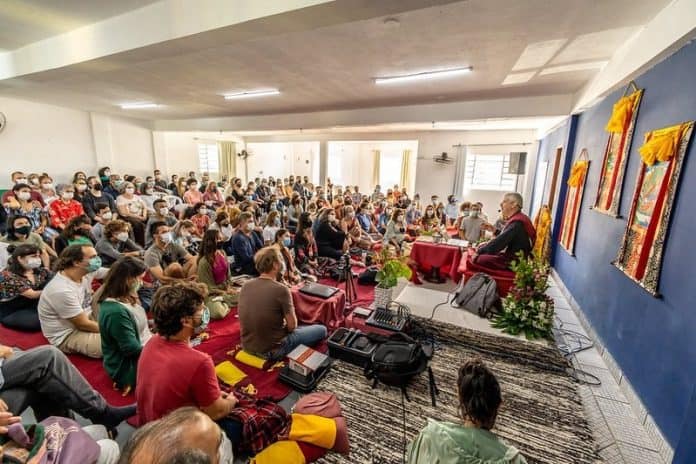 Lama Padma Samten em evento do CEBB Floripa no Campeche — foto Zé Paiva / divulgação CEBB