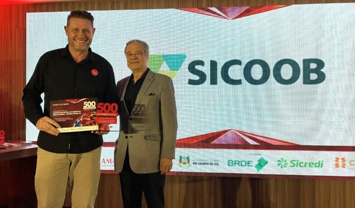 Rodinei Munaretto, diretor de Negócios do Sicoob Central SC/RS, e Jorge Polydoro, presidente do Grupo Amanhã