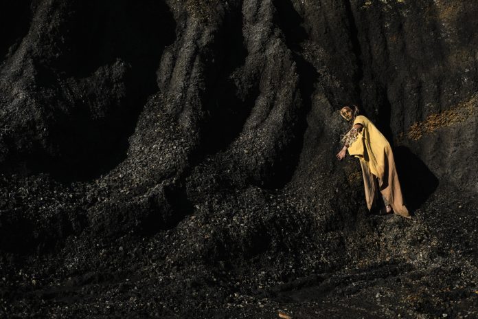 Artista Damiana Bregalda — exposição Da pele à terra no MIS-SC (crédito Cássio Aranovich)