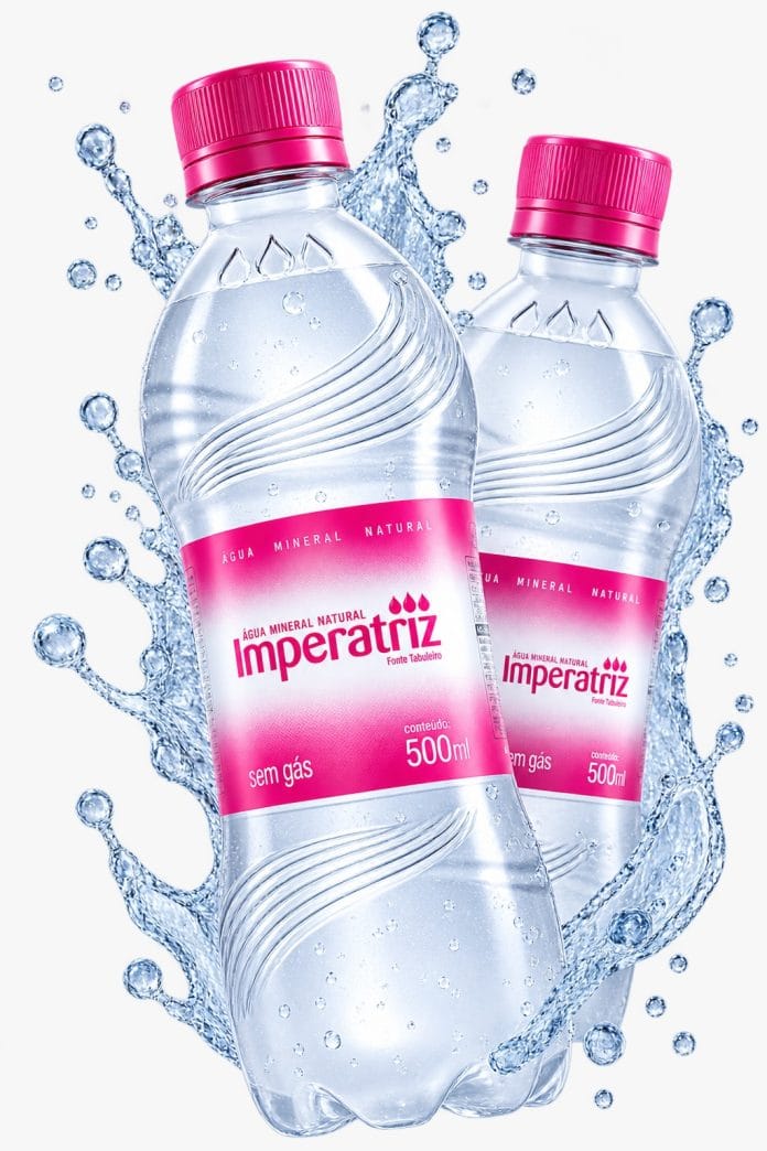 Garrafas Água Mineral Imperatriz com rótulo rosa do Outubro Rosa — divulgação