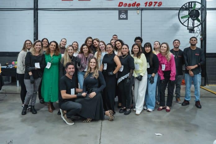 Participantes da primeira edição do Workshop de Mecânica Básica para Mulheres na Mecânica Real, em São José