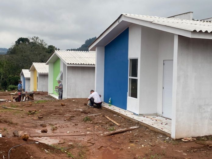 Obra de casas do programa Casa Catarina, do Governo de Santa Catarina