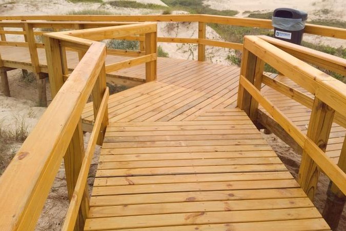 Passarela ambiental sobre as dunas da Joaquina, em Florianópolis