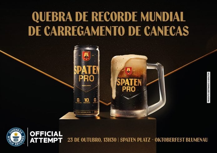 Peça de divulgação da Spaten Pro com lata e caneca de cerveja escura e o selo Official Attempt do Guinness World Records