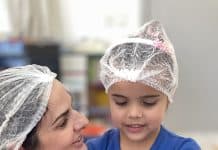 Projeto do Colégio Salvatoriano Fátima leva alunos de 5 anos ao Hemosc para descobrir o corpo humano Crianças do Colégio Salvatoriano Fátima em atividade do projeto Entre Batidas e Descobertas