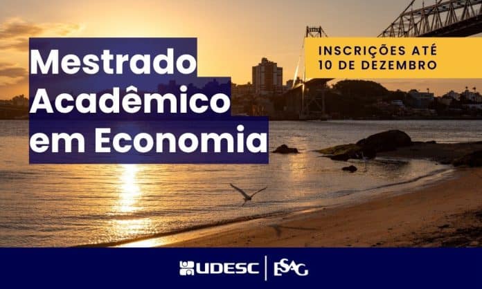 Arte de divulgação do Mestrado Acadêmico em Economia da Udesc Esag, com inscrições até 10 de dezembro, sobre foto do pôr do sol na orla de Florianópolis com a ponte Hercílio Luz ao fundo