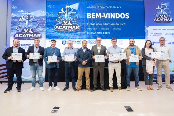 Especialistas reunidos no VI Fórum de Capacitação Técnica da ACATMAR, no IFSC Câmpus Florianópolis-Continente